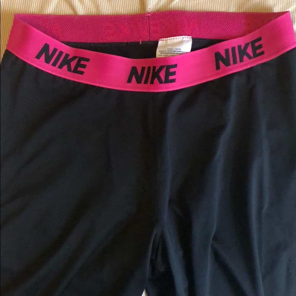 Pink banded Nike workout cropped leggings